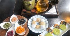 南街得意｜大同區台北– 大稻埕旁隱身在二樓的復古茶館，18種茶葉任君選擇