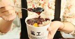 【台南甜點】這間店有魔力！這麼多人潮只為了這一碗：黑工號嫩仙草
