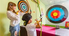 宜蘭｜邱比準射擊博物館，亞洲首座室內射擊遊樂園，大人小孩一起闖關超好玩！