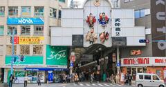 大阪│天神橋筋商店街：美食、藥妝、日雜通通有，橫跨３個地鐵站，全日本最長商店街。