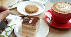 台南｜!'M COFFEE：成功大學周邊純白簡潔色系咖啡館，義式咖啡都百元以下！平價也能喝到單一產地手沖咖啡～