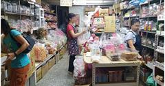 台南｜豐興行餅乾店，保安路40年古早味零食批發，過年過節生意強強滾！