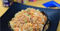 台南│飯賣人口炒飯：一週只賣四天想吃先預約！火燒蝦仁肉絲蛋炒飯香氣逼人