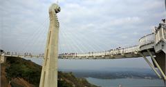 高雄│崗山之眼天空廊道 漫步在雲端，盡賞遠山近水、綠意與大地