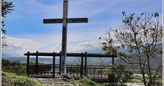 2020年鶴岡梧繞部落山頂大十字架！部落私房景點，揭開山區神秘面紗，觀景台俯瞰北岡大橋、富源溪，視野遼闊大快人心