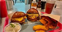 台北大安｜Everywhere burger club漢堡俱樂部：濃厚的美式復古風，現點現做的手做漢堡排