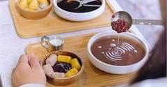 台北｜八時神仙草松菸店：冬天的仙草山是一碗燒燙燙、暖呼呼燒仙草