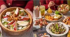 台北│義沐Eat MU Cafe，必點燻鮭魚班尼迪克蛋，Ｑ軟草莓麻糬鬆餅層次超豐富！