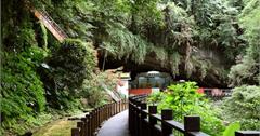 新竹峨眉｜水濂橋步道．藤坪步道，百年糯米橋與天然岩窟中的梵音
