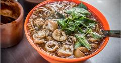 三重│龍濱大腸麵線/三十年大腸麵線老店，大腸直接舖滿超豪氣！