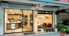 新北新莊｜3Plus_cafe：極簡風高質感咖啡廳推薦！氣氛悠閒放鬆，甜品飲料也美味