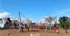 宜蘭｜冬山鄉政公園：大型攀爬網、彈跳床，還有跑酷棧道，超有趣兒童遊樂場！