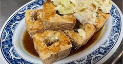 台北｜大溪家鄉臭豆腐：臭豆腐外酥內嫩、搭配蒜泥醬汁超美味！北投市場必吃美食推薦