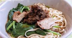 【苗栗美食】白沙屯素食(日香素食)藏身在停車場旁的美味乾麵，拜拜必吃！