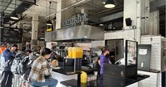 美國洛杉磯｜中央市場美食推薦：當地爆紅餐車漢堡、藍瓶咖啡 BLUE BOTTLE COFFEE，吃飽再去天使鐵路散步
