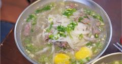 台北｜越南河內河粉：南京三民老字號美食，加生蛋黃湯的湯頭無敵威！