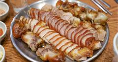 韓國釜山｜HongSo豬腳（홍소족발）：Q彈不油膩各式口味豬腳，釜山五大美食，韓式小菜、酸菜湯無限續