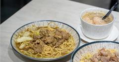 台北｜咖哩炒麵/雞湯：松山區隱藏美食推薦！港式老母雞煲湯，真材實料、醬香十足