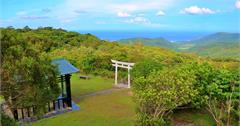 屏東｜高士神社：隱身山野中的純白鳥居，戰後唯一一座供奉祖靈的神社，俯瞰群山大海