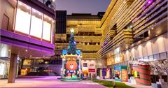 LINE Pay 熊大店長「聖誕魔法村」閃亮登場！點亮南紡購物中心！