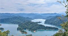 新北｜鱷魚島觀景台：藏在石碇的山中秘境，翻山越嶺驚險茶園小道，遼闊視野盡收眼底！
