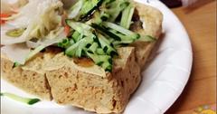 台中｜旺伯臭豆腐：逢甲美食推薦～在地人才知道的老字號，外酥內嫩又多汁，老饕大推！