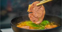 台中｜解憂牛肉麵：夜貓解饞無負擔！不油不膩帶有中藥尾韻，台中中區深夜食堂