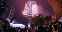 2025台北跨年連假攻略！演唱會卡司、最佳觀賞煙火步道、必吃夜市美食整理，還有一日遊秘境景點不容錯過！