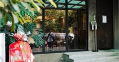 台中｜HSHProject Café：零毛孔厚鬆餅！奶油糖漿融化在焦糖色表皮，甜點控必點
