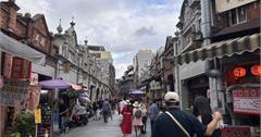 桃園景點人氣排行！老街溪沿岸步道、大溪老城區、虎頭山，親子出遊超適合