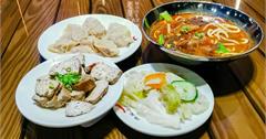 台南｜洪家牛肉麵開業50年在地人最愛，半筋牛肉麵濃香四溢