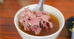 順福土產牛肉湯：台南在地人激推的溫體牛肉湯名店，餐點品項超豐富，醬爆牛舌必點！