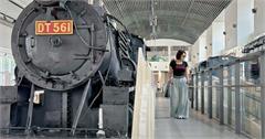 苗栗｜苗栗火車頭園區：展示多輛經典火車頭，鐵道迷及愛貓族必來打卡景點！