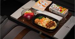 星宇航空第二季機上餐點全面更新！度小月、開丼燒肉丼飯雲端飄香