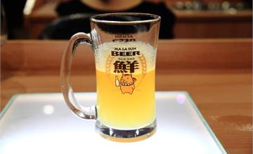 南投【信義鄉農會酒莊】梅子夢工廠好多創意酒包裝粉有趣，馬拉桑、柔水、現開發的啤酒超級好喝