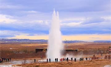【冰島金圈】史托克間歇泉Strokkur＆蓋錫爾間歇泉Geysir：世界奇觀必遊重點！休息區有免費廁所～