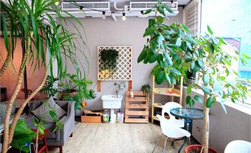 在三樓咖啡THIRD FLOOR COFFEE，網美IG熱門打卡咖啡館，墾趣品牌咖啡館，提供Wi-Fi插電服務咖啡館