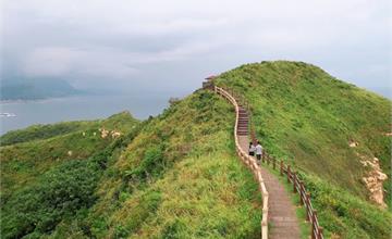 東北角【鼻頭角步道】輕鬆易達稜線步道/台版小長城欣賞海天一線絕美海景/鼻頭國小萬里長城海景鞦韆