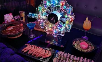 越夜越美麗！皇后Queen音樂酒吧，夢幻調酒摩天輪超吸睛！