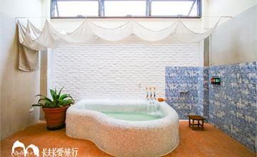 【礁溪泡湯】山泉大飯店田野星辰湯屋｜全新湯屋徹底洗滌疲憊和溫泉魚親腳腳SPA