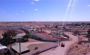 澳洲｜消失在地平線上的城市，地下城Coober pedy