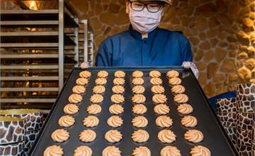 短腿阿鹿餅乾新口味！超濃郁帕瑪森起司化到濃不開，只在漢口店才能買得到！