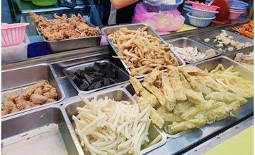 偉哥鹹酥雞 | 店門口排排坐，原來大家都在等好吃的鹹酥雞！！