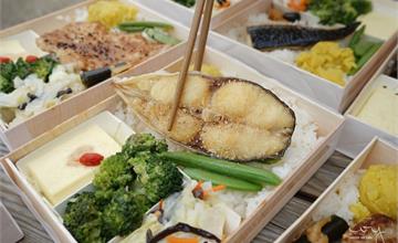 崎禾屋精緻便當|台中南屯便當店，激推厚豬肉漢堡排飯，配菜不油膩還有地瓜泥球，超有飽足感！