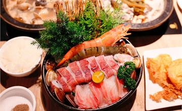 萬客什鍋美村店，中午到凌晨4點都能吃得到，免收服務費還有飲品無限暢飲