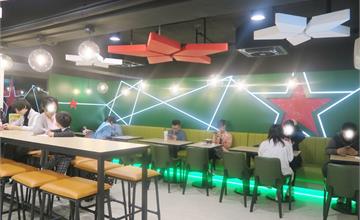 南京復興｜7-ELEVEN X「海尼根」聯名店，夜店風mix咖啡廳風格的特色7-11！