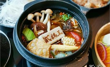 台南｜賓士KTV開的火鍋店，營業到半夜兩點也能吃到：貳鍋三新精緻鍋物