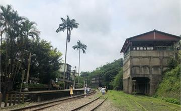 《新北菁桐》平溪鐵道輕旅行，安靜的最終站：菁桐車站