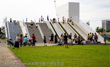 桃園｜青埔公七公園，好好玩的3道磨石子溜滑梯和開闊綠草原～