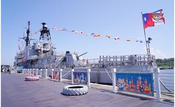 台南暑假新景點～超萌泰迪熊登上德陽軍艦，期間限定遇艦泰迪熊特展等你來拍！！